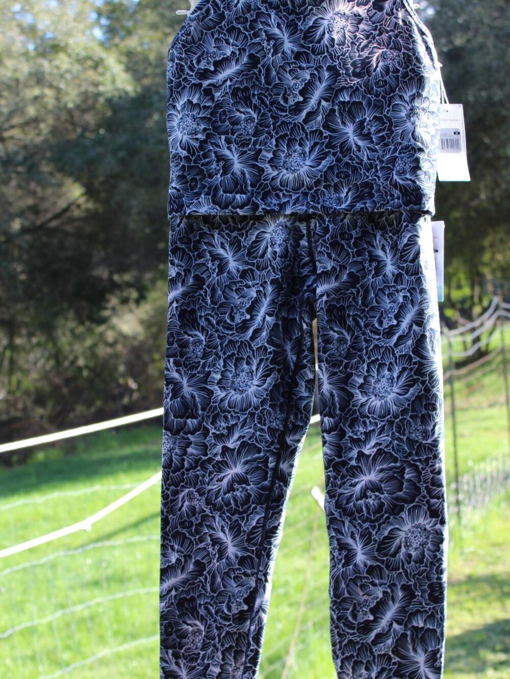 NWT Activewear Yoga Balance Collection Dry-Wik Top(M) & Bottom(L) Black & White